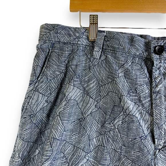 Banana Republic Mens Emerson Shorts 35 Blue‎ Leaf Print Travel Spring Break - Picture 5 of 12
